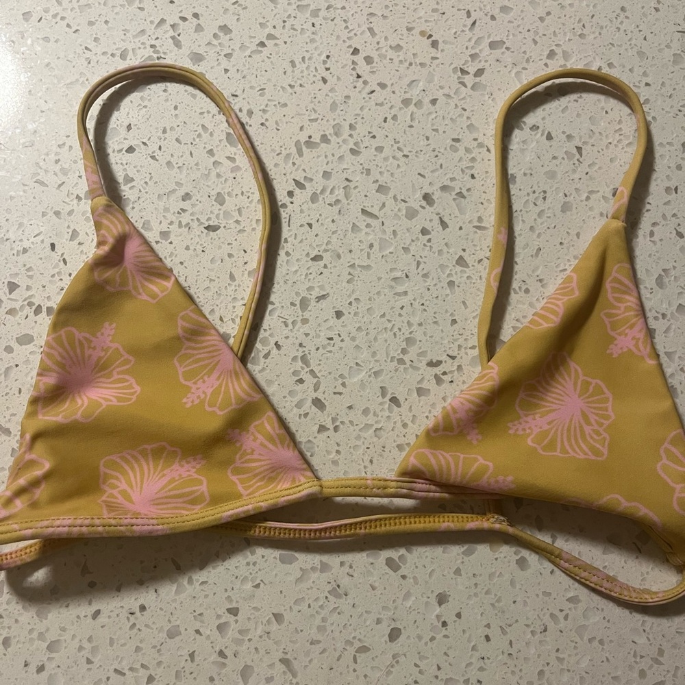 benoa honey hibiscus bikini top size small